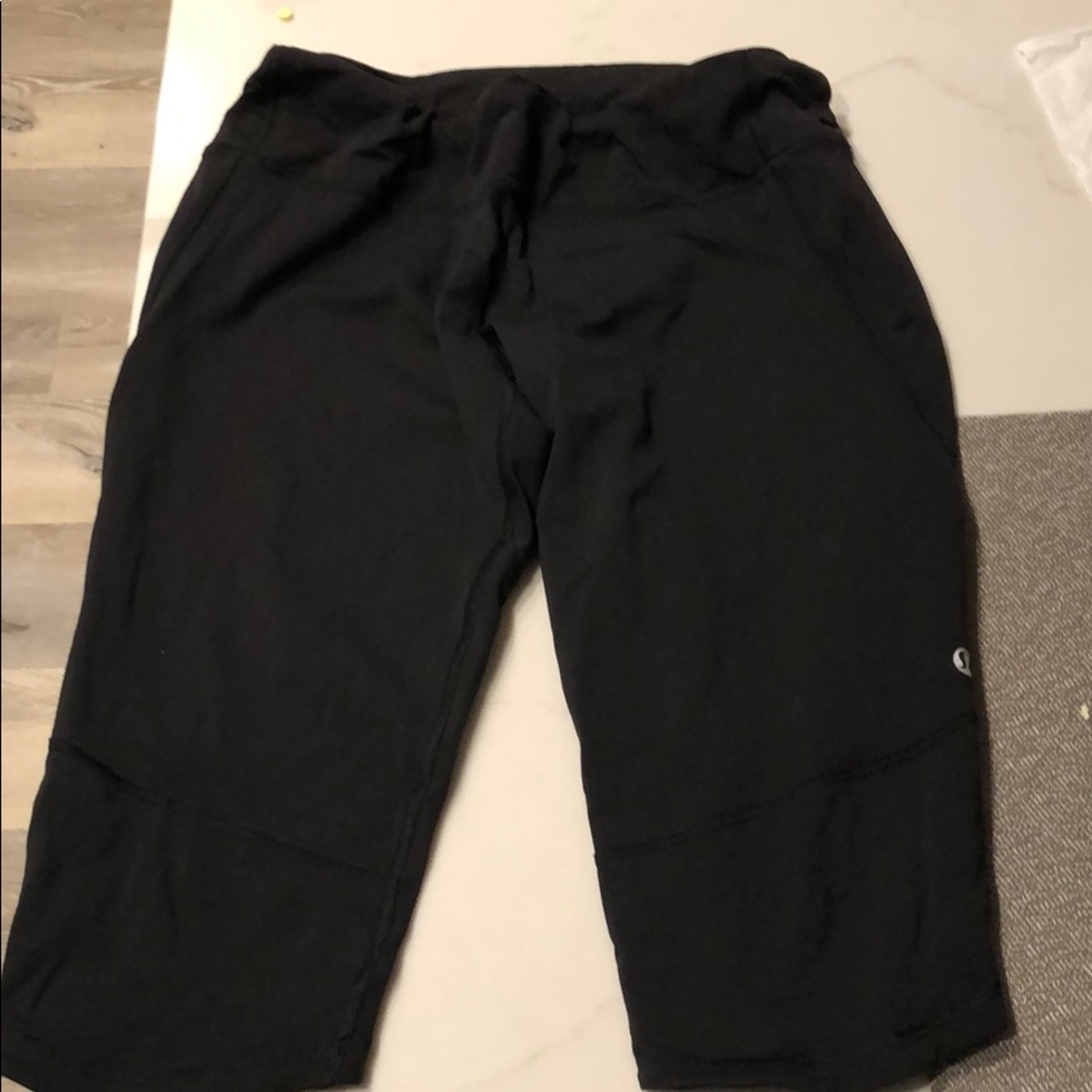 Lululemon Black Capri pants